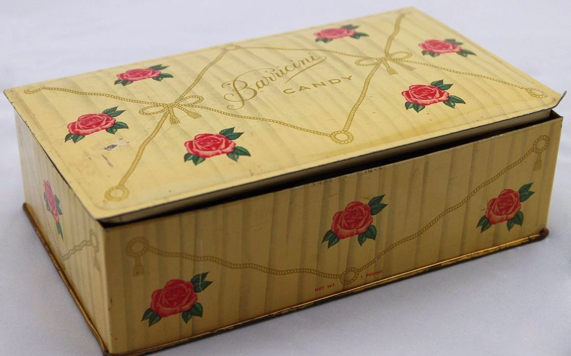 Un tarro de caramelos de menta recién hechos